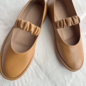 NIB Lauren Manoogian Ruche Ballet Camel Napa Leather 38